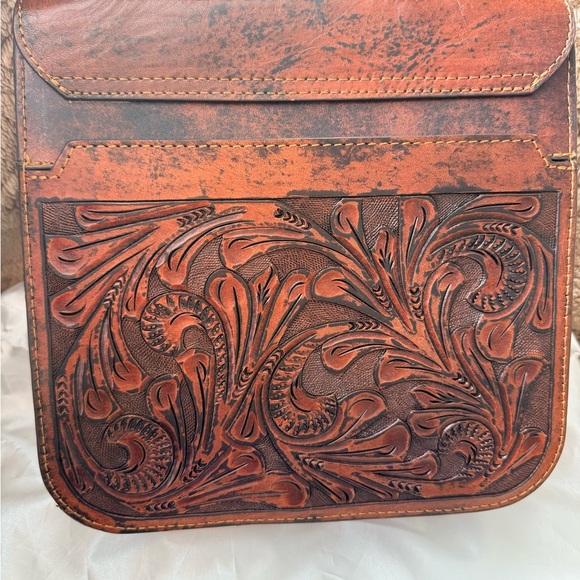 Hand tooled leather crossbody purse - Picture 2 of 10